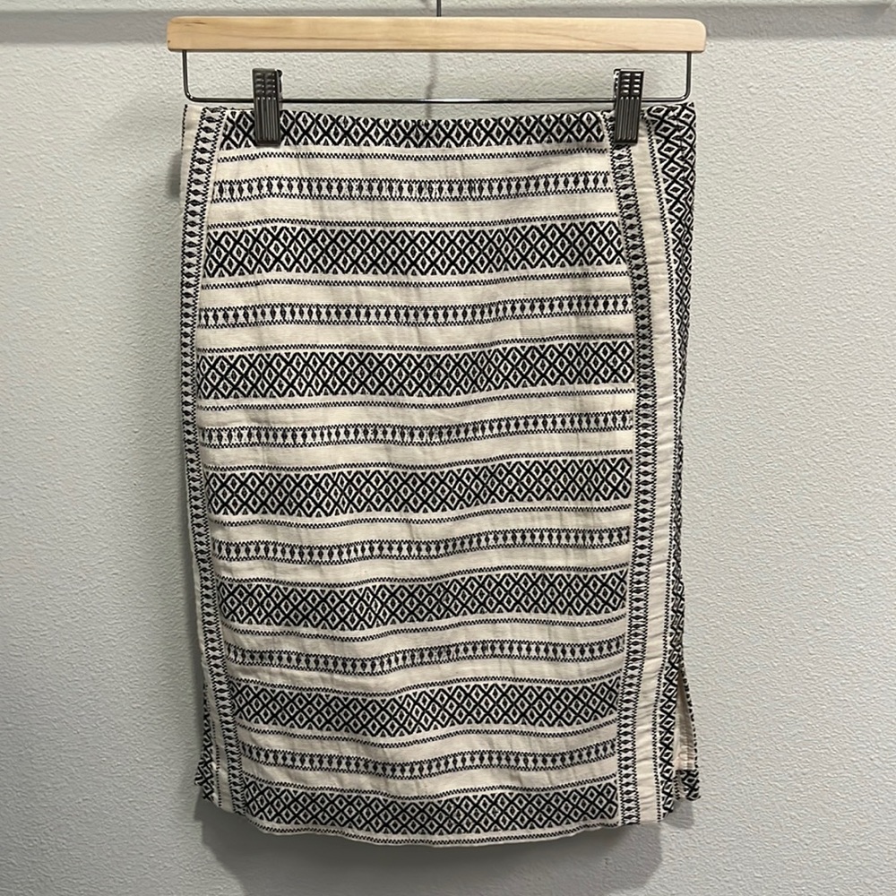 Ann Taylor LOFT, pencil skirt, 4 petite, off white with black woven details